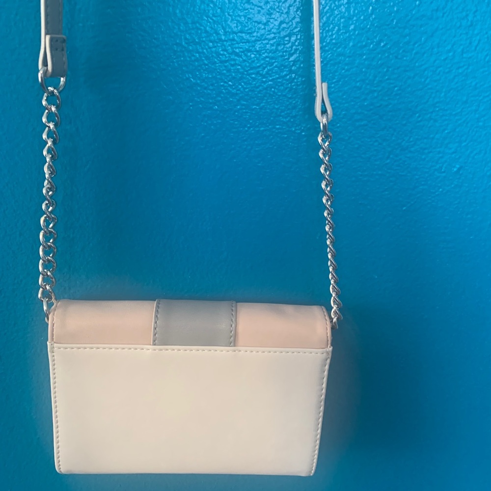 Nine West crossbody with chain strap - Picture 4 of 7